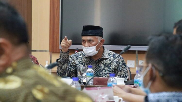 Pertemuan Gubernur Sumbar dengan stakeholder kehutanan dan pertanian.