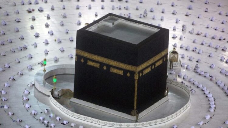 Apakah Sah Pelaksanaan Haji lewat Kakbah Metaverse? Ini Penjelasan MUI 1 Kakbah di Masjidil Haram (Foto: AP/Amr Nabil)