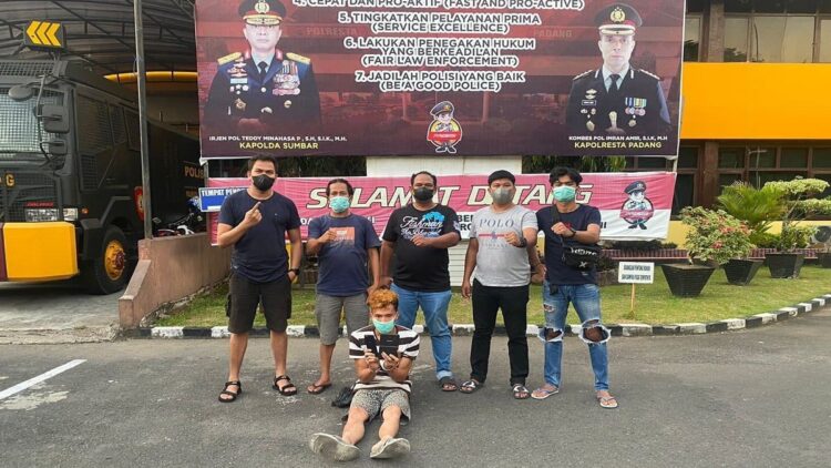 Tim Klewang Satreskrim Polresta Padang tangkap pencuri handphone.