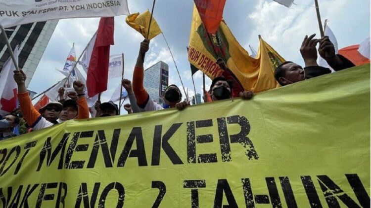 Gantikan JHT, Pemerintah Luncurkan Program JKP 1 Demo buruh menolak pencairan JHT usia 56 tahun. (net)