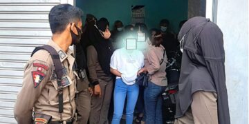 Puluhan Orang Tanpa Status Nikah Diamankan Satpol PP dalam Tempat Kost di Padang