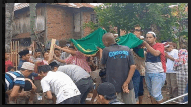 Pemakaman Yeni yang diduga mati suri (IST)