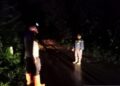 Material Longsor Tutupi Badan Jalan di Polongan Anam Pasbar, Kendaraan tak Bisa Lewat