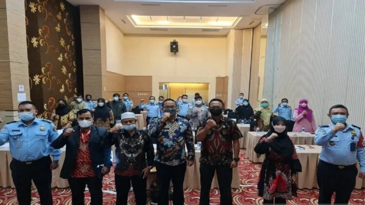 Permudah Layanan Keimigrasian, Kantor Imigrasi Agam Sosialisasikan Aplikasi M-Paspor 1 Sosialisasi M-Paspor di Bukittinggi. (Antarasumbar/Al Fatah)