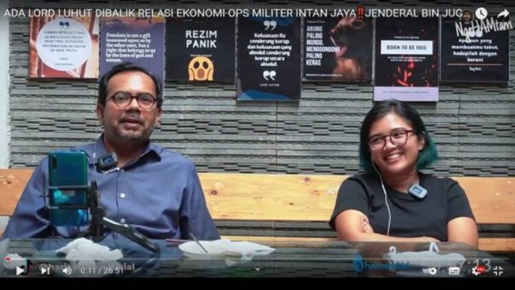 Pengamat Nilai Penetapan Tersangka Haris Azhar-Fatia Cara Penguasa Bungkam Aktivis 1 Dialog daring Haris Azhar dan Fatia Maulidiyanti yang dianggap mencemarkan nama baik Menko Marves Luhut Binsar Panjaitan. (Sumber: Youtube Haris Azhar)