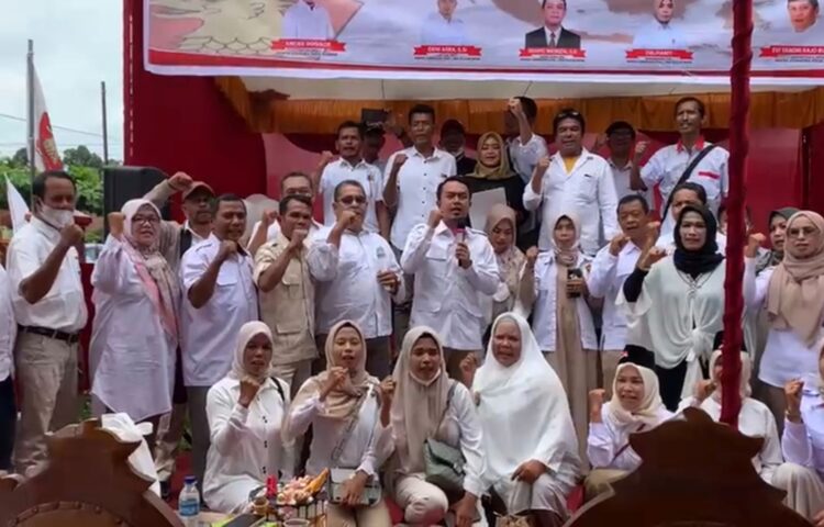 Teriakan ‘Prabowo Presiden-Andre Rosiade Gubernur’ Menggema di Limapuluh Kota 1 Kader dan simpatisan Gerindra Limapuluh Kota menggemakan teriakan ‘Prabowo Presiden’ dan ‘Andre Rosiade’ Gubernur saat acara HUT Gerindra di DPC Gerindra Limapuluh Kota.