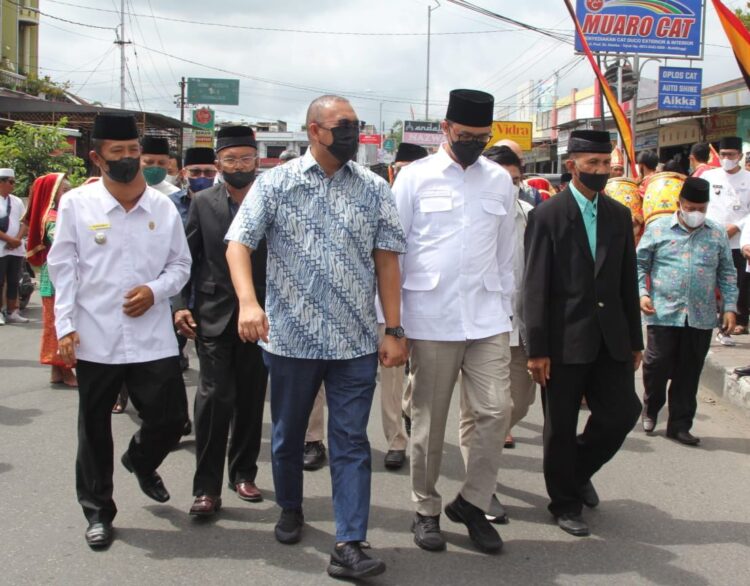 Andre Rosiade Siap Bantu Pembangunan Masjid Jami’ Tarok Bukittinggi 1 D414A23B E051 4210 8871 3704E12FE382