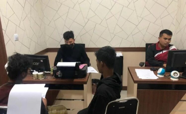 Polisi memeriksa pelaku sodomi. (Antara/Alfatah)