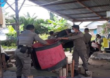 Meresahkan Warga, Arena Sabung Ayam di Padang Dibubarkan Satpol PP