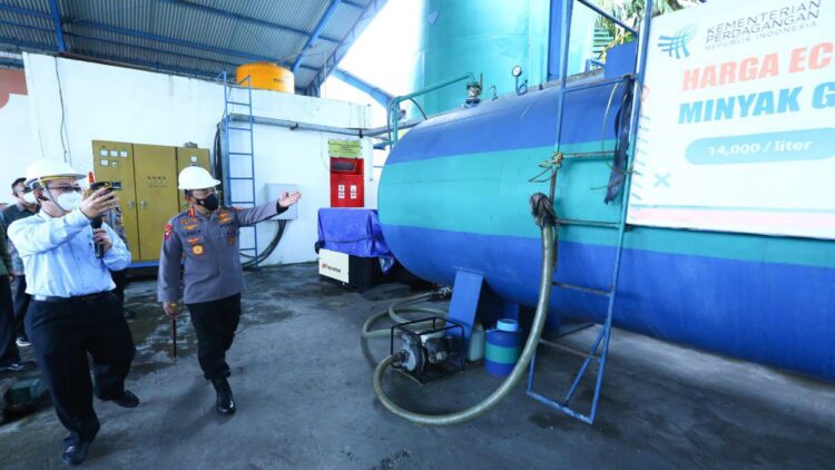 Kapolri tinjau pabrik minyak goreng di Bali.