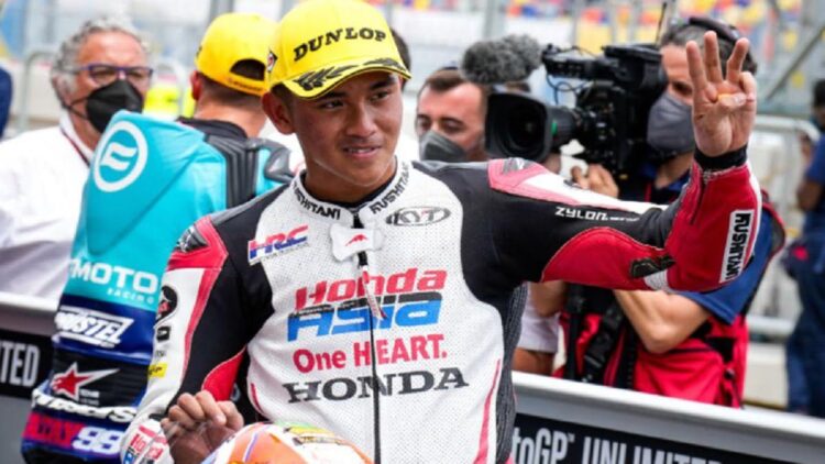 Kualifikasi Moto3 Mandalika, Mario Aji Start di Posisi Tiga 1 Pembalap Moto3 asal Indonesia, Mario Aji.