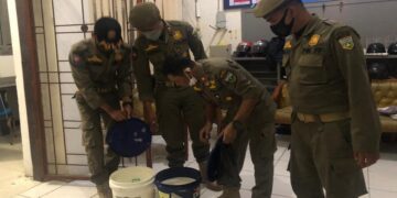 Tim Penegak Perda Panjang Panjang Sita 50 Liter Tuak