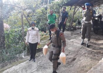 Jelang Ramadan, Satpol PP Padang Amankan Ratusan Liter Tuak