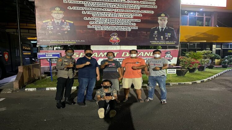 Pelaku pemerasan di RTH Imam Bonjol Padang ditangkap Tim Klewang Satreskrim Polresta Padang. (IST)