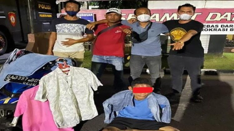 Pelaku perampasan bersama barang bukti hasil kejahatannya. (IST)