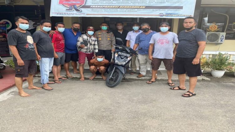 Polisi meringkus pemuda pelaku pencurian motor dan HP di Padang. (IST)