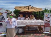 Andre Rosiade Berbagi Ratusan Nasi Kotak Jumat Berkah di Nanggalo, Padang
