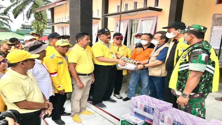 Partai Golkar menyerahkan bantuan untuk korban gempa Pasaman dan Pasaman Barat. (IST)