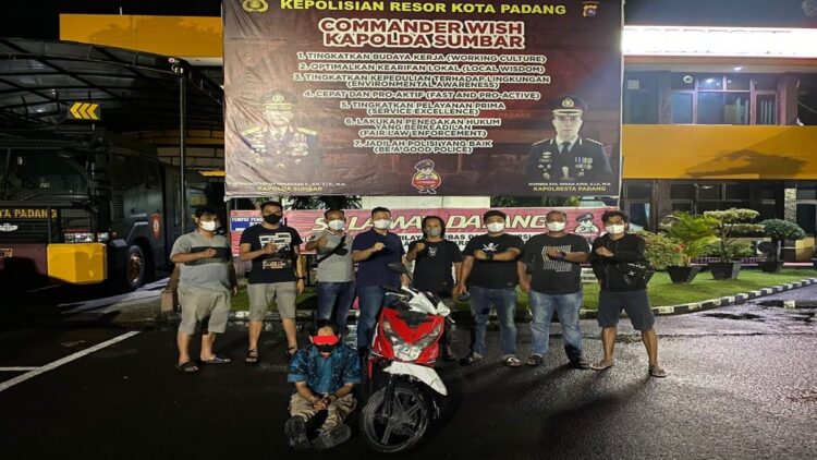 Mencuri Motor di Padang, Warga Pekanbaru Diringkus Polisi di Agam 1 Warga Pekanbaru ini ditangkap polisi karena mencuri motor di Padang. (IST)