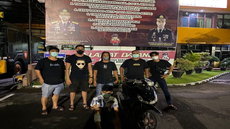 Kabur saat Pengembangan Kasus, Kaki Pencuri HP di Padang Ditembus Timah Panas 1 Tim Klewang Satreskrim Polresta Padang terpaksa menembak kaki pencuri HP ini karena mencoba kabur. (IST)