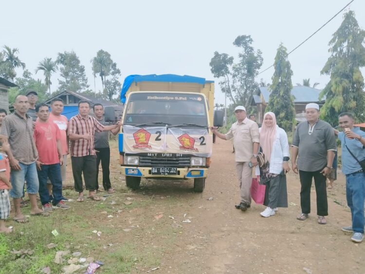 DPC Gerindra Pasbar Terus Bagikan Bantuan kepada Korban Gempa di Pelosok 1 Ketua DPC Gerindra Pasbar Maryanto terus menggerakkan relawan Gerindra menyalurkan bantuan untuk korban gempa Pasbar.
