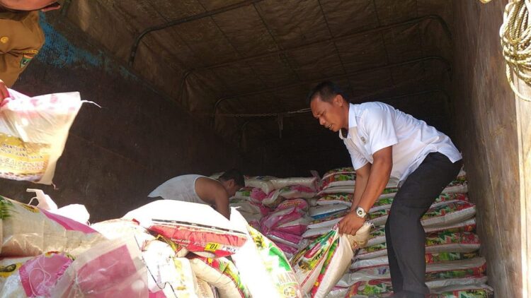 Beras bantuan dari Pemkab Muba kepada BPBD Sumbar untuk korban gempa di Pasaman Raya.