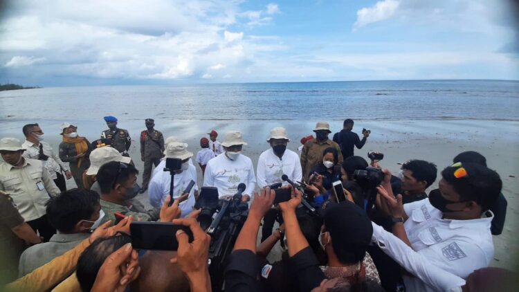 Berkunjung ke Mentawai, Gubernur dan Wagub Sumbar Cek Bandara Rokot 1 Gubernur dan Wagub kunjungi Bandara Rokot Mentawai.