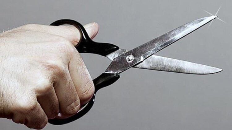 Tak Ada Sebab, Driver Ojol di Padang Dilukai dengan Gunting 1 ilustrasi gunting