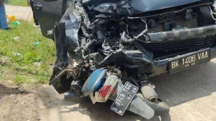 Kecelakaan di Jalan Padang-Bukittinggi, Senin (21/3/2022). Pengendara motor dilaporkan tewas di tempat.