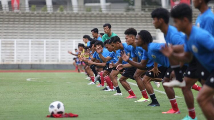 Latihan Perdana Timnas U-19, Shin Tae-yong Genjot Fisik 1 Latihan fisik pemain Timnas U-19.