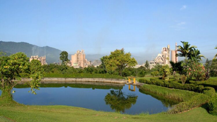 Lingkungan asri di PT Semen Padang.