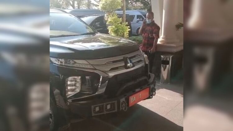 Mobil dinas Gubernur Sumbar yang sempat diserahkan kepada Tim Satgas Covid-19 karena jadi polemik. Tapi, sebulan belakangan digunakan lagi karena Covid disebut sudah melandai.