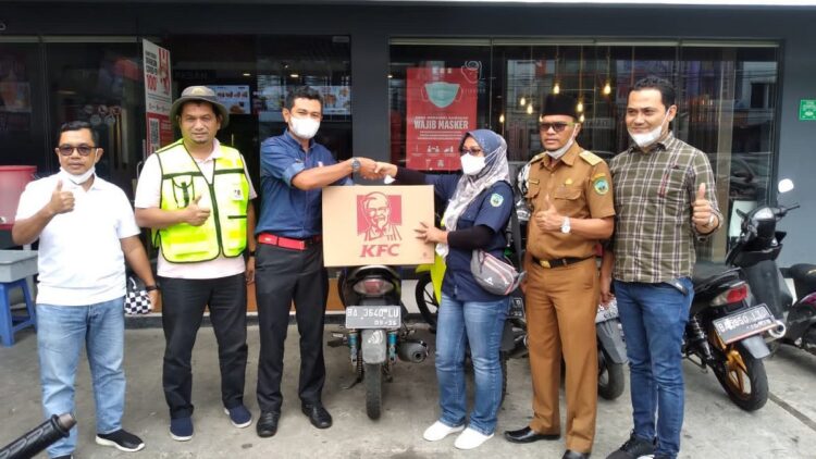 Nadia Menunggu KFC dari Sang Ayah yang Meninggal, Aksi Pria Ini Tuai Pujian 1 Paket KFC untuk Nadia.