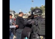 Diserang Polisi Israel, Puluhan Warga Palestina Rayakan Isra Mikraj di Yerusalem Terluka