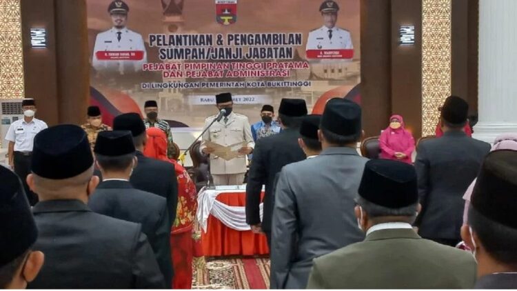 Pelantikan jabatan Pemkot Bukittinggi. (ANTARA/Alfatah)