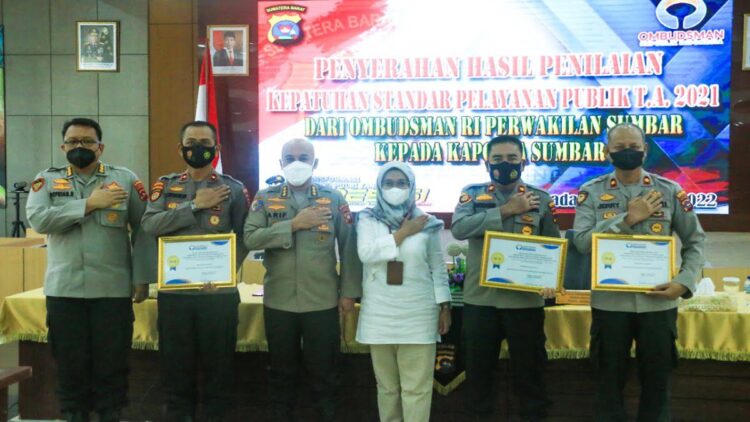 Penghargaan dari Ombudsman untuk Polda Sumbar.
