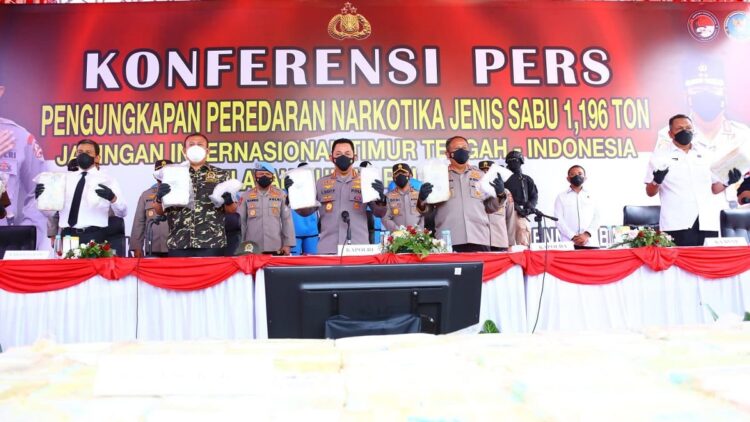 Press rilis pengungkapan 1 ton sabu di Jawa Barat.