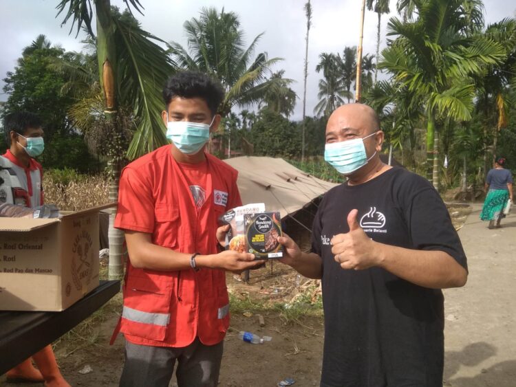 Pelaku UMKM di Provinsi Sumatera Barat tergabung kelompok Randang menggalang Donasi Bantu Korban Gempa Pasaman dengan membuat masakan Randang.