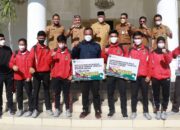 Gubernur Mahyeldi Serahkan Bonus Untuk Atlet PPLP Berprestasi