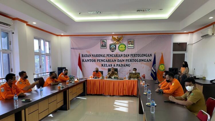 Pertemuan Wagub Audy dengan jajaran BNPP Padang atau SAR Padang.