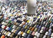 Pelaksanaan Salat Berjamaah di Masjid tidak Lagi Berjarak, Ini Penegasan dari MUI