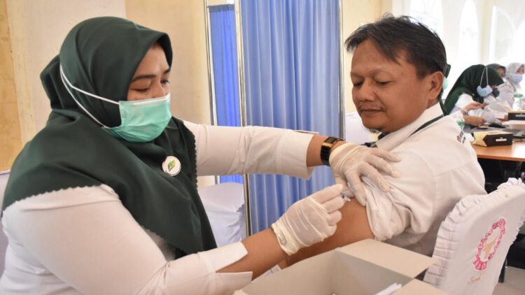 Vaksin booster PT. Semen Padang.