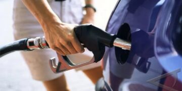 Anda Salah Isi BBM Mobil? Tenang Dulu, Lakukan Langkah Ini