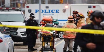 Pria Lepaskan Tembakan di Stasiun Kereta New York, Puluhan Orang Terluka