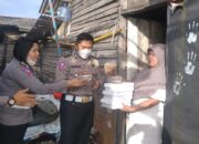 Ditlantas Polda Sumbar Bagi 300 Paket Nasi Kotak dan Takjil untuk Warga Kurang Mampu