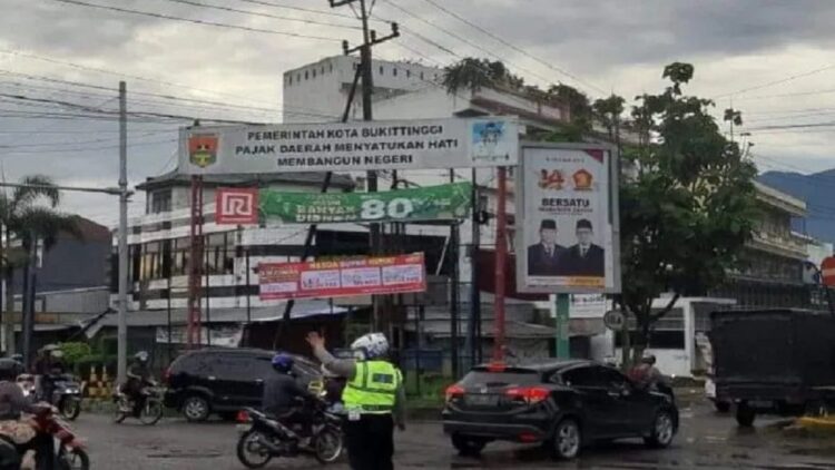 Salah satu ruas jalan di Bukittinggi (Antara/Alfatah)