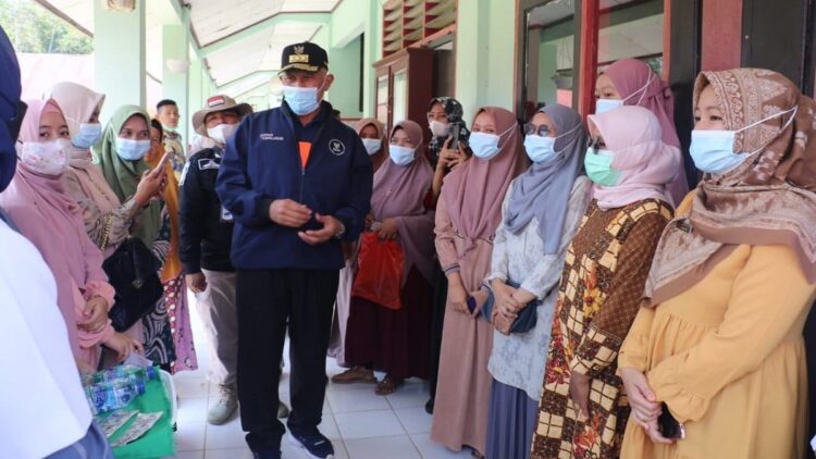 Masuk 10 Prioritas Bappenas, Gubernur Sumbar Kunjungi Nagari Tertinggal di Solok Selatan 1 Gubernur Mahyeldi berkunjung ke Solok Selatan.