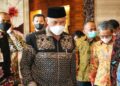 Gubernur Mahyeldi Terima Penghargaan Anugerah Adinata Awards 2022