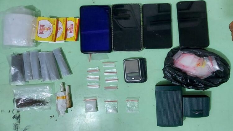 Polisi mengamankan barang bukit sabu-sabu dan ganja dari penangkapan yang dilakukan terhadap 4 pelaku, Selasa (12/4/2022). (IST)
