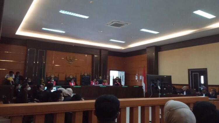 Mulai Disidang, Jaksa Ungkap Dugaan Korupsi Ganti Rugi Lahan Tol Taman Kehati Rugikan Negara Rp27 Miliar 1 Persidangan perdana kasus dugaan korupsi ganti rugi lahan tol di Taman Kehati Padangpariaman. (IST/benuanews.com)